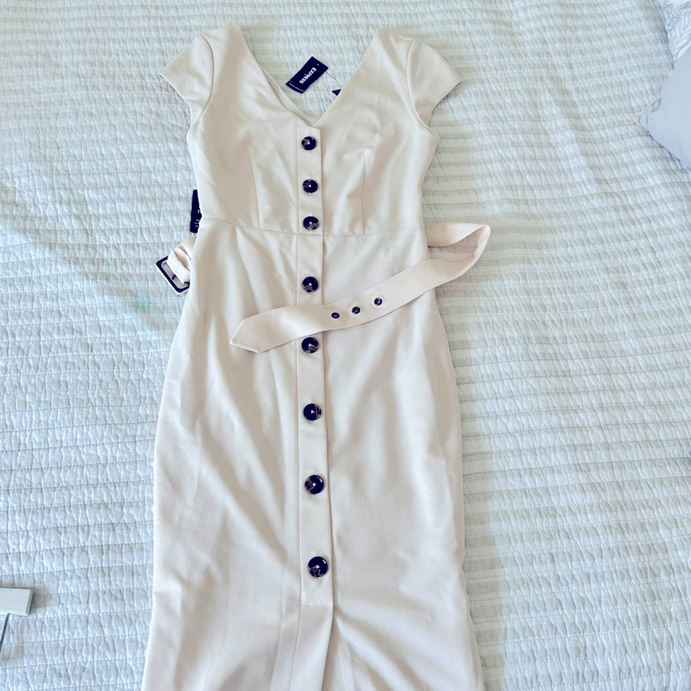 Express midi, knee length form fitting cream brand new tags boutique XS